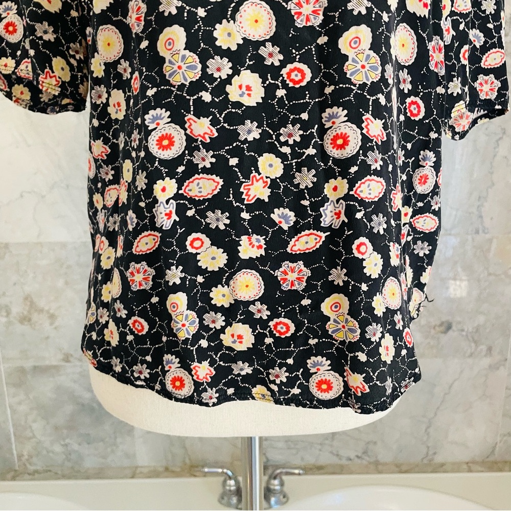 Elizabeth and James Black Floral Silk Short Sleeve Tee - Picture 3 of 7
